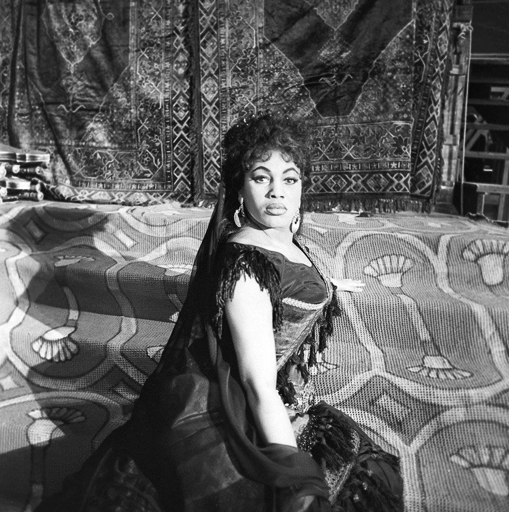 Opera Prima Donna, Leontyne Price, in her debut as title lead in the  Puccini opera 'Tosca', January 1955. The televised opera was broadcast to  America on NBC. : r/OldSchoolCool