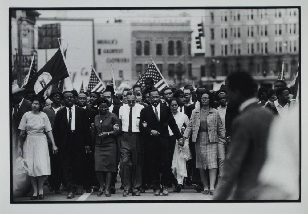 DR. MARTIN LUTHER KING JR. AND CORETTA SCOTT KING LEAD MARCHERS TO THE ALABAMA STATE CAPITOL DURING THE PROTEST FOR VOTING RIGHTS, 1965   COURTESY OF BRUCE DAVIDSON / JCM COLLECTION 